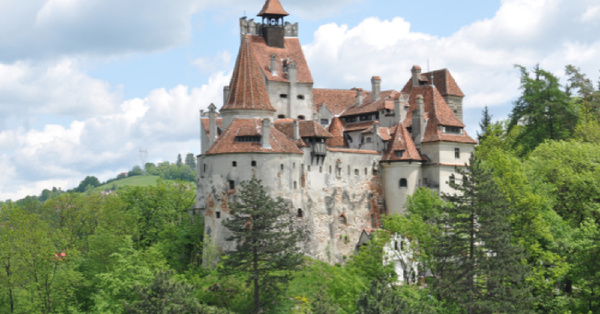 You Can Get A Free COVID-19 Vaccine At Dracula’s Castle If You Dare