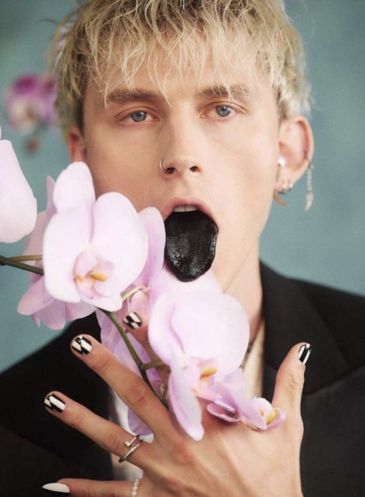 Why Did Machine Gun Kelly Painted His Tongue Black For The BMA's?