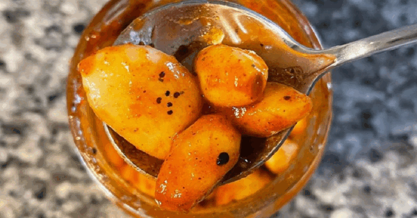 Spicy Sriracha Pickled Garlic Is The Hot New Food Trend Everyone Is Eating and I’m Not Sure How To Feel