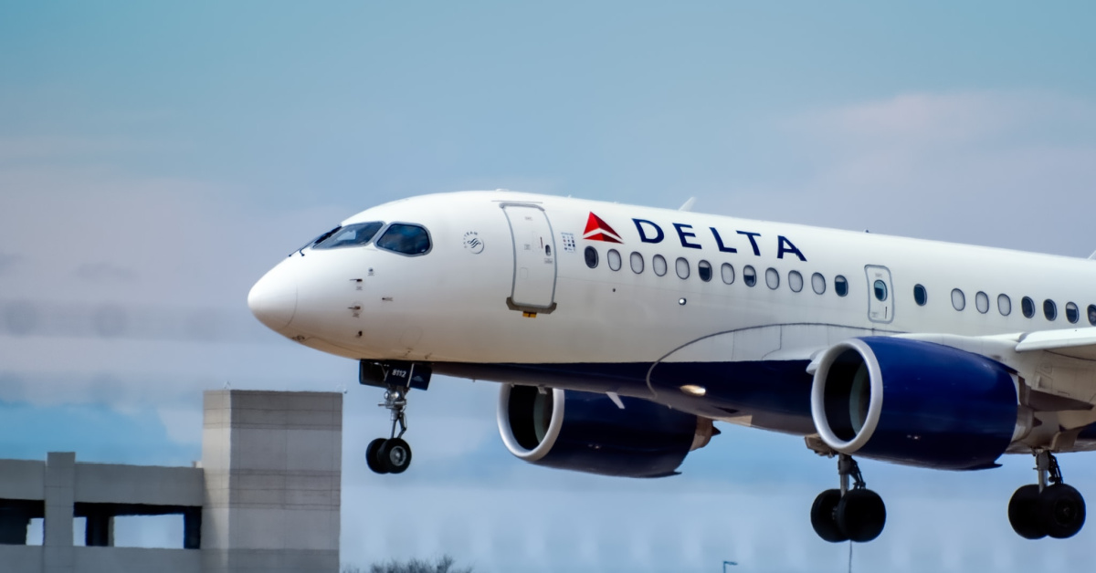 Delta And United Airlines Are Requiring All New Hires Be Fully Vaccinated Before Starting Employment