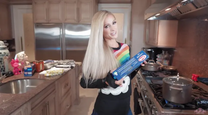 Paris Hilton - Cooking is hot, just like my new cookware