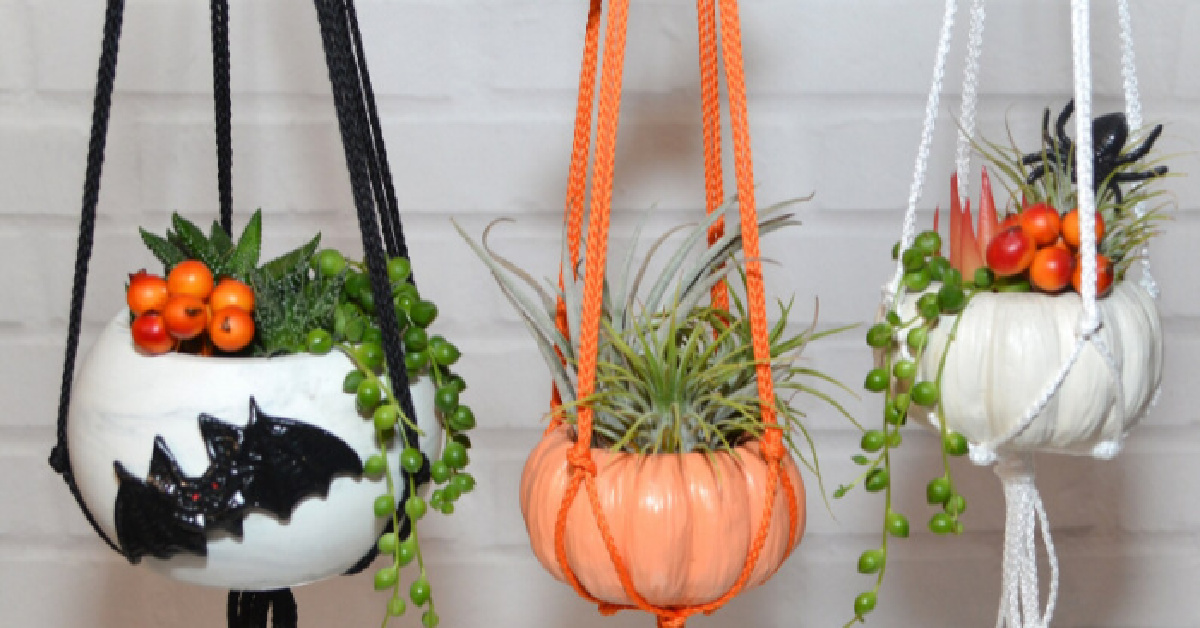 These Orange And White Hanging Pumpkin Planters Are The Cutest Way To Decorate For Halloween