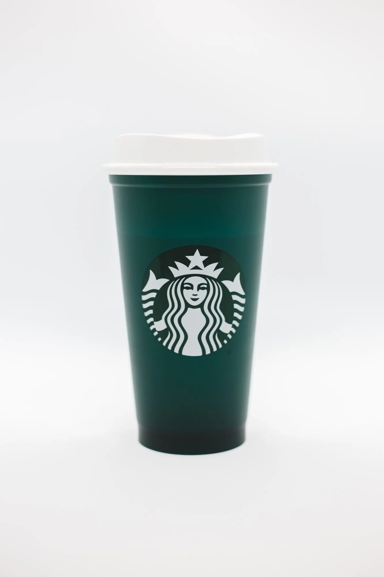 https://cdn.totallythebomb.com/wp-content/uploads/2021/09/Starbucks-Cup-1333x2000.jpg.webp