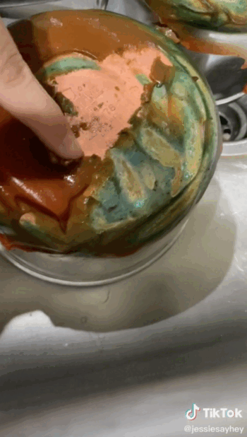 People Are Cleaning The Bottom of Their Pans With Ketchup. So, Does It ...