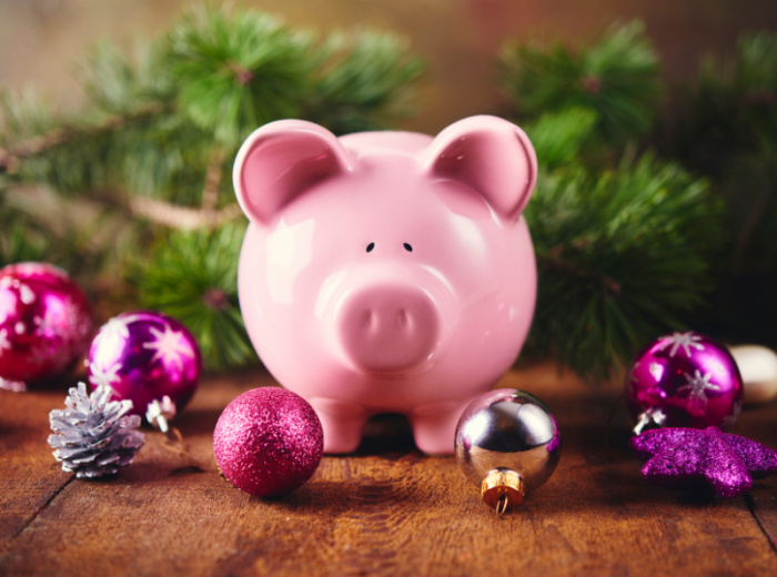 Here Are 20 Tips To Save Money This Christmas