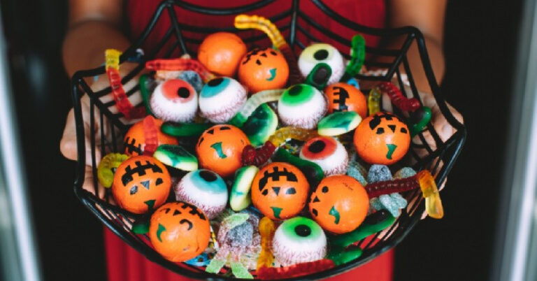 This Simple Formula Tells You How Much Candy to Buy for Trick-or-Treaters