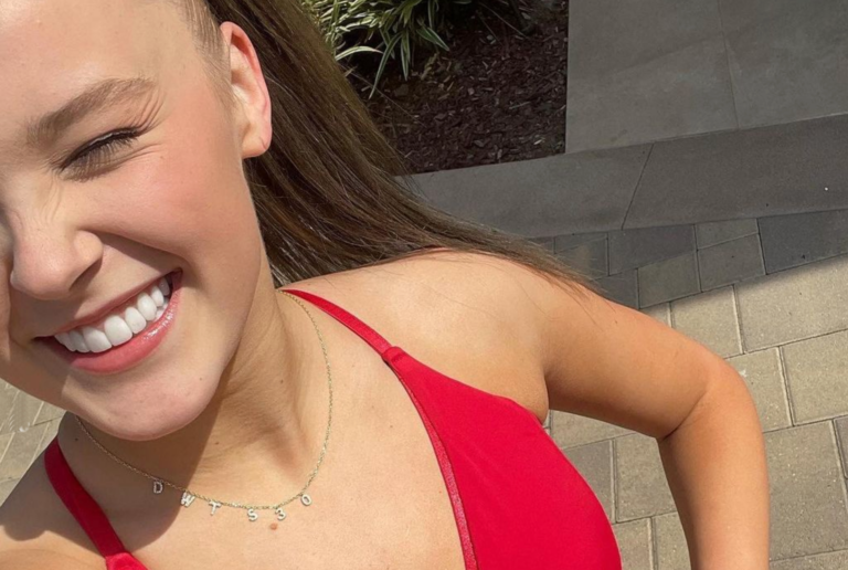 JoJo Siwa Dyed Her Her Brown and She Looks Amazing