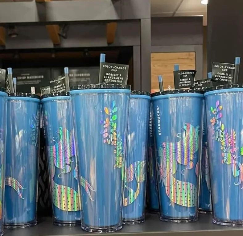 Starbucks Released A Blue Color Changing Christmas Cup and OMG
