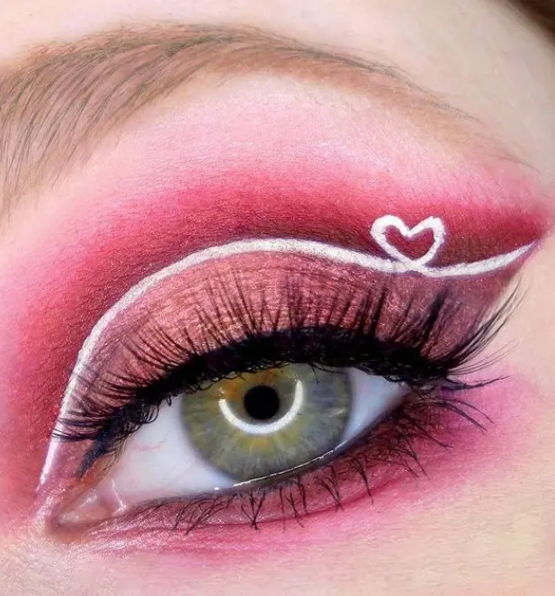 form træ Mig selv Heart Eyeliner Is The New Makeup Trend For Valentine's Day And I'm In Love