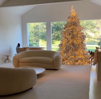 Kim Kardashian's Insane Christmas Traditions Prove That She Is Nothing ...
