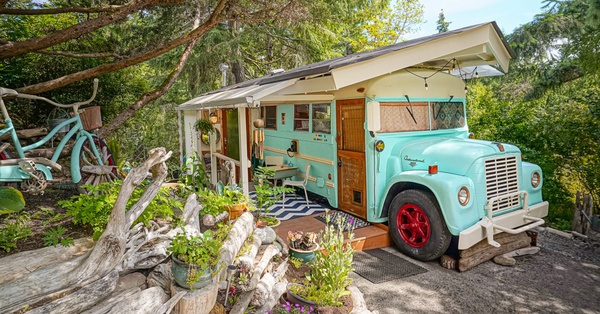 I’m In Love With This Tiny House School Bus Conversion and Now It Is My Retirement Plan