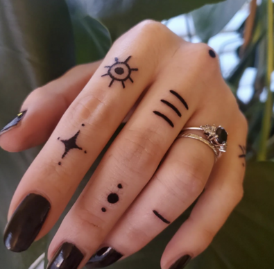 45 Meaningful Tiny Finger Tattoo Ideas Every Woman Eager To Paint! - Page 2  of 45 - Fashionsum | Hand tattoos, Tiny tattoos for girls, Small finger  tattoos