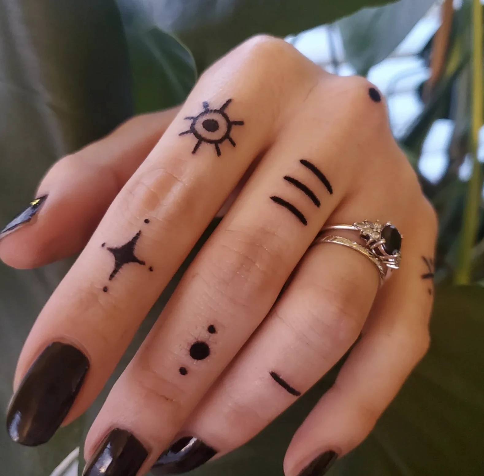 These Chic Finger Tattoos For Women Will Enrich Your Look  Fashionisers