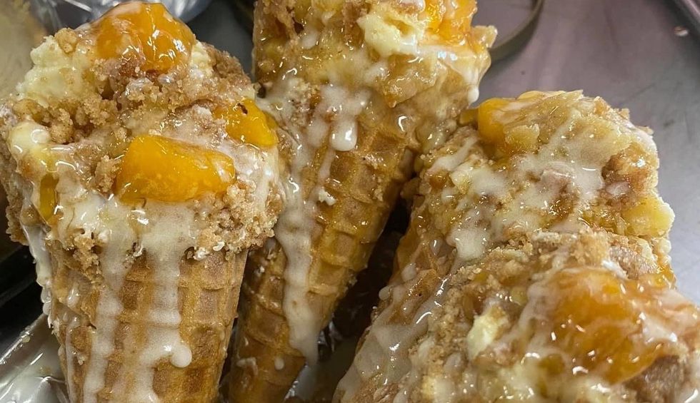 This Food Truck Serves Peach Cobbler Cones and I’m Drooling Just Thinking About It 