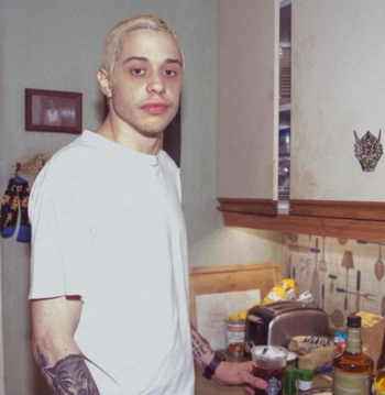 This image has an empty alt attribute; its file name is pete-davidson.png