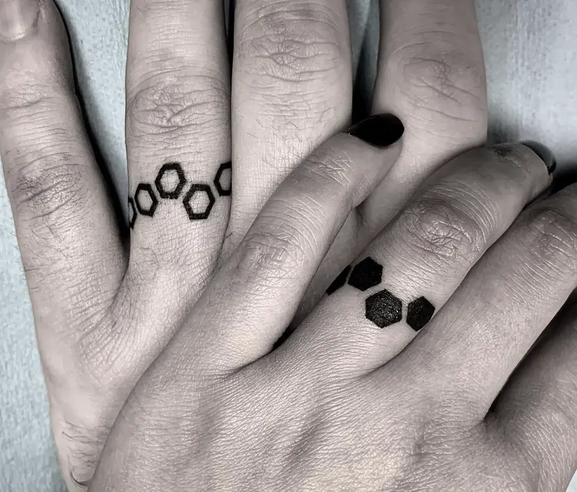 38 Adorable Tiny Finger Tattoos for Girls Who Love Ink 