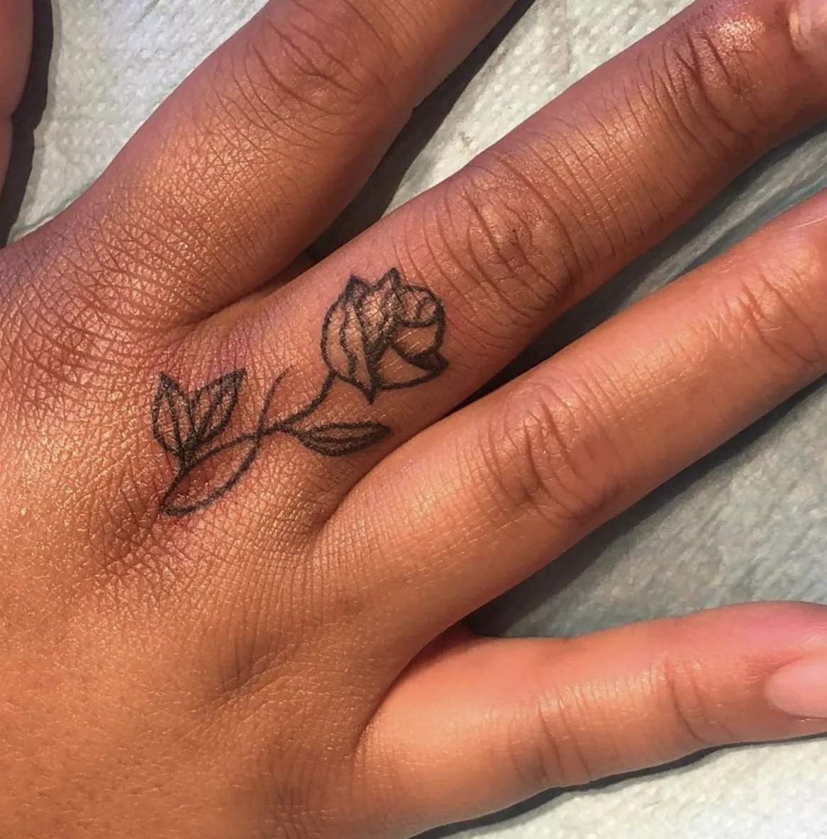 40 Tiny Yet Meaningful Finger Tattoo Ideas-vachngandaiphat.com.vn