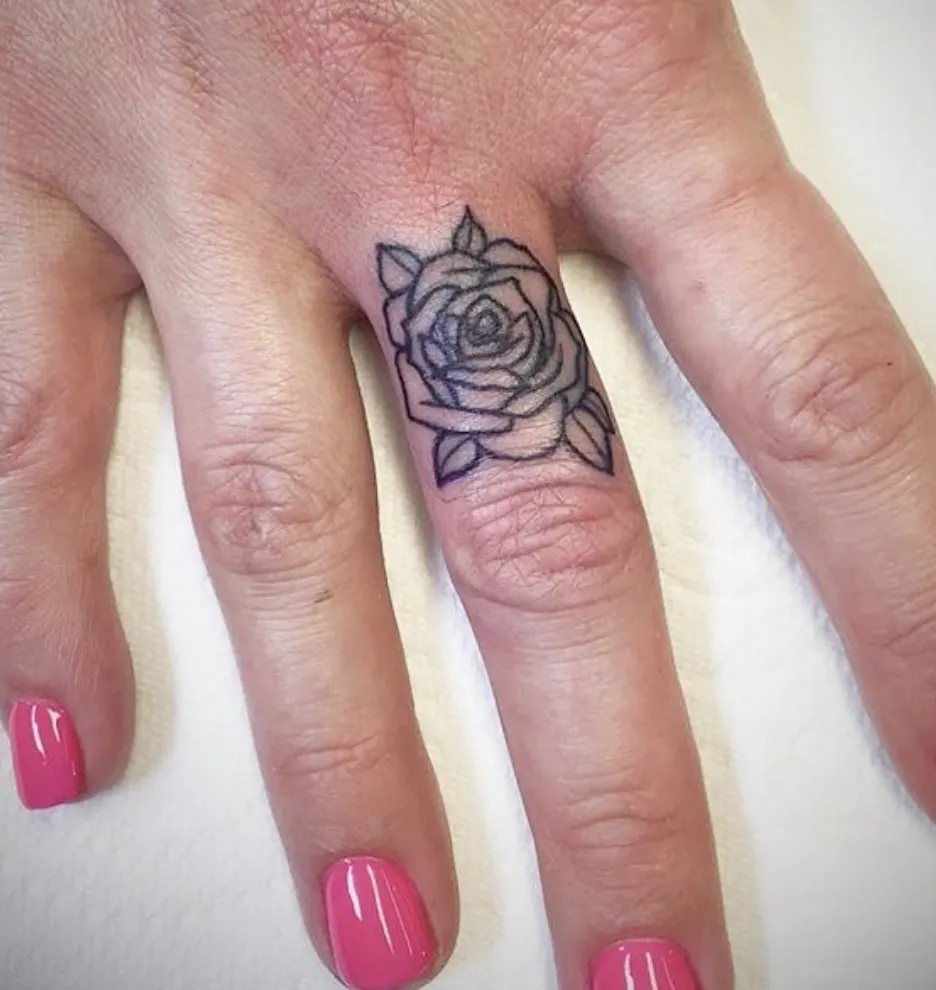 Aggregate more than 68 finger tattoo rose - esthdonghoadian