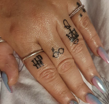 28 Tiny Finger Tattoo Ideas | Finger tattoo for women, Geometric tattoo  finger, Tiny finger tattoos