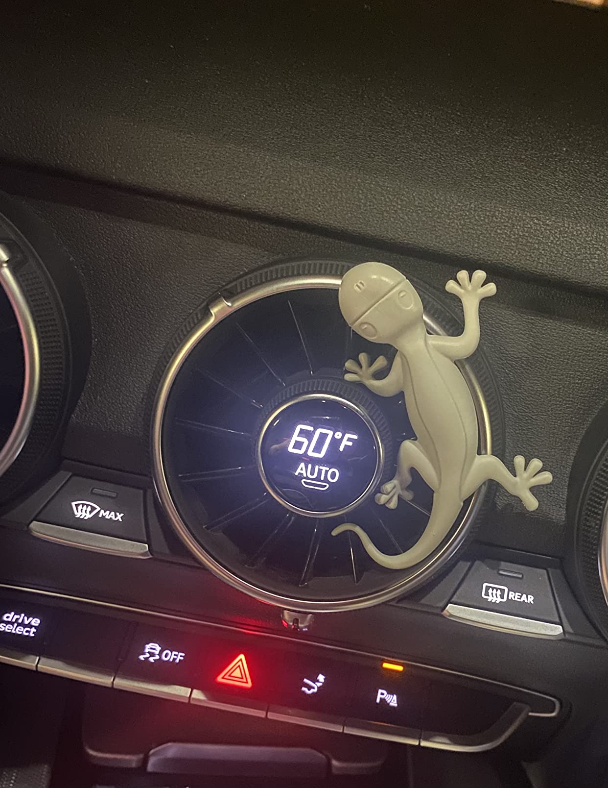 You Can Get A Tiny Gecko Air Freshener For Your Car And It's Crazy