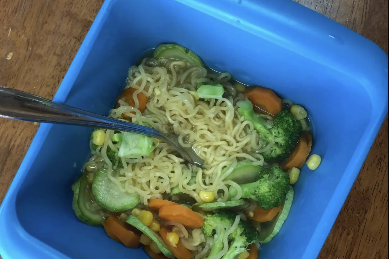 This Bowl Makes Ramen Noodles in 3 Minutes Using The Microwave And It's A Game Changer Students