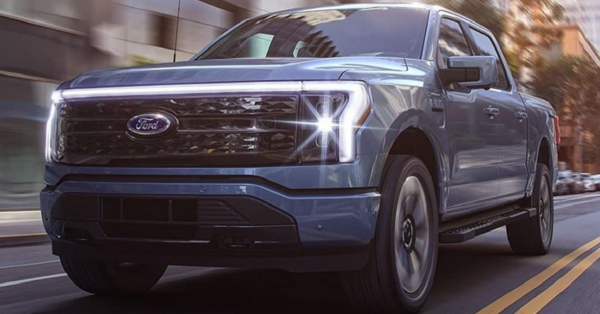 The New Electric Ford F-150 Lightning Can Charge Itself and Now I Want One