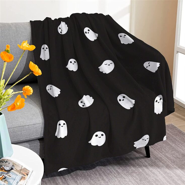 Move Over HomeGoods, This Ghost Blanket Is Giving Us All The Adorable