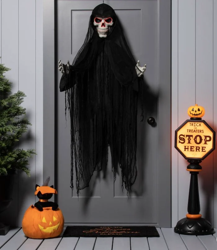 Target Is Selling A Light Up Trick-or-Treat Sign That Lets People Know ...