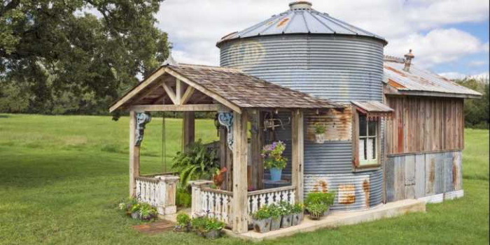 This Woman Turned A Grain Silo Into A Cozy Guesthouse And It’s A Whole Vibe
