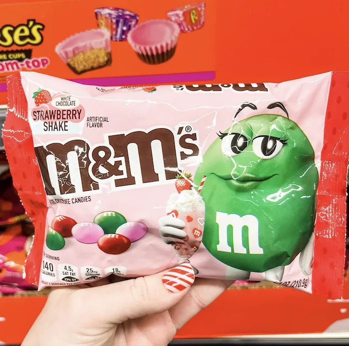 REVIEW: White Chocolate Strawberry Shake M&M's - The Impulsive Buy