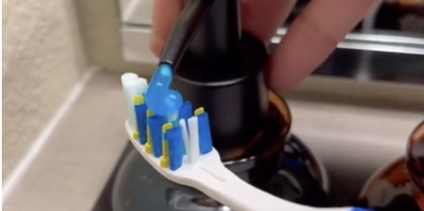 This Toothpaste Dispenser Hack Is A Game Changer For Teeth Brushing Time