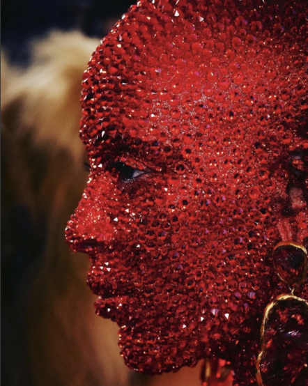 Doja Cat Covered Herself in 30,000 Swarovski Crystals Triggering People Who  Have Trypophobia