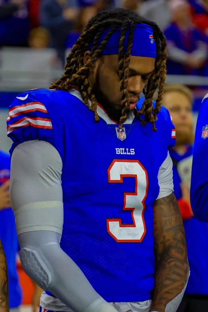 NFL star Damar Hamlin is awake and holding family members' hands, three  days after collapsing on field - ABC News