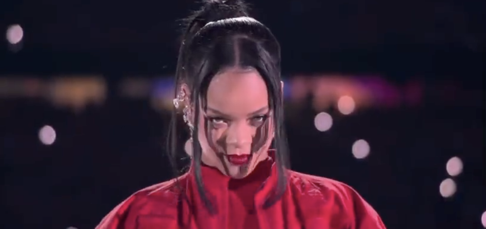 Fans Are Convinced Rihanna Is Pregnant Again After Her Super Bowl Performance