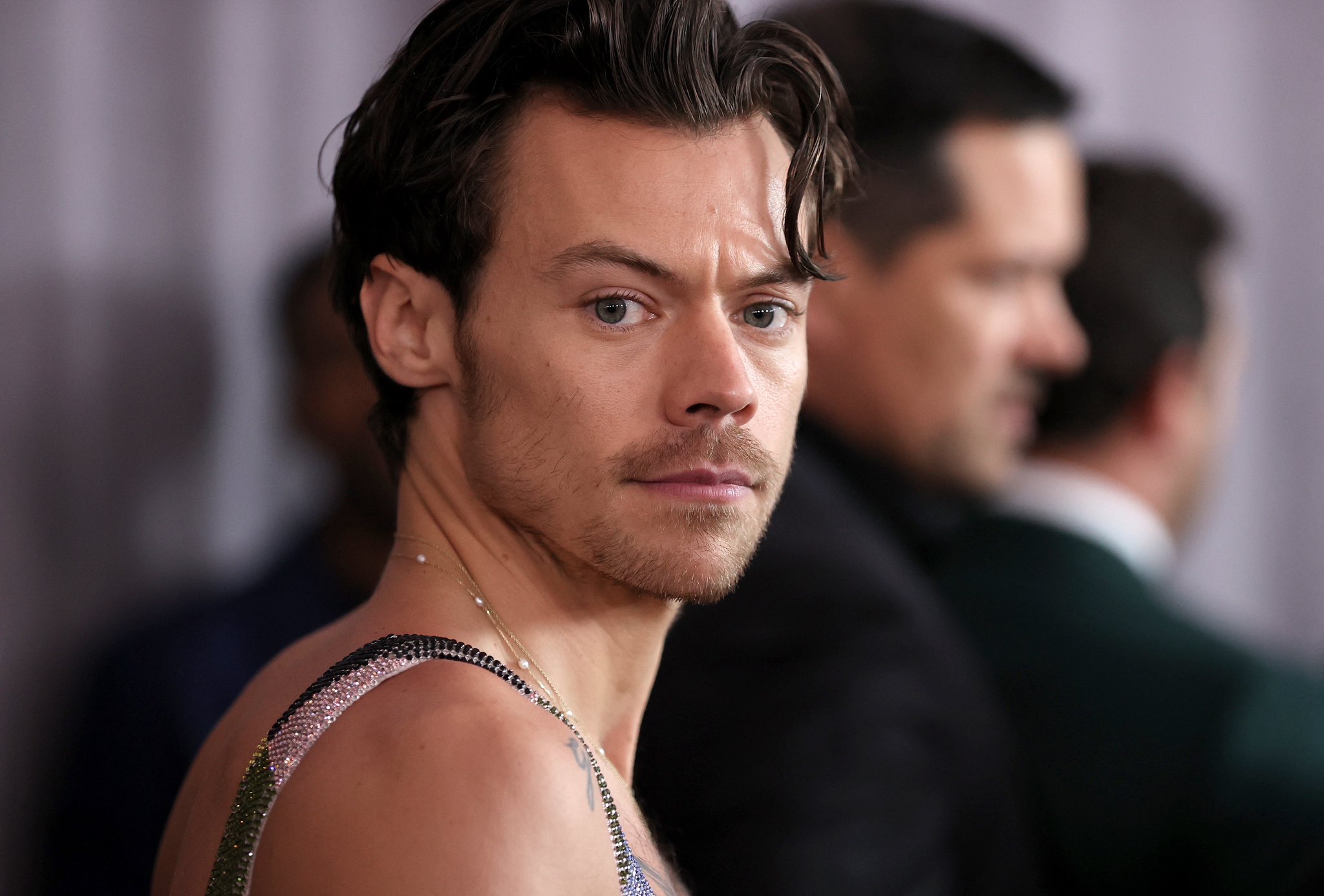 Harry Styles Walked The Red Carpet in An Outfit That Looks Like My Grandma’s Quilt and I Love It