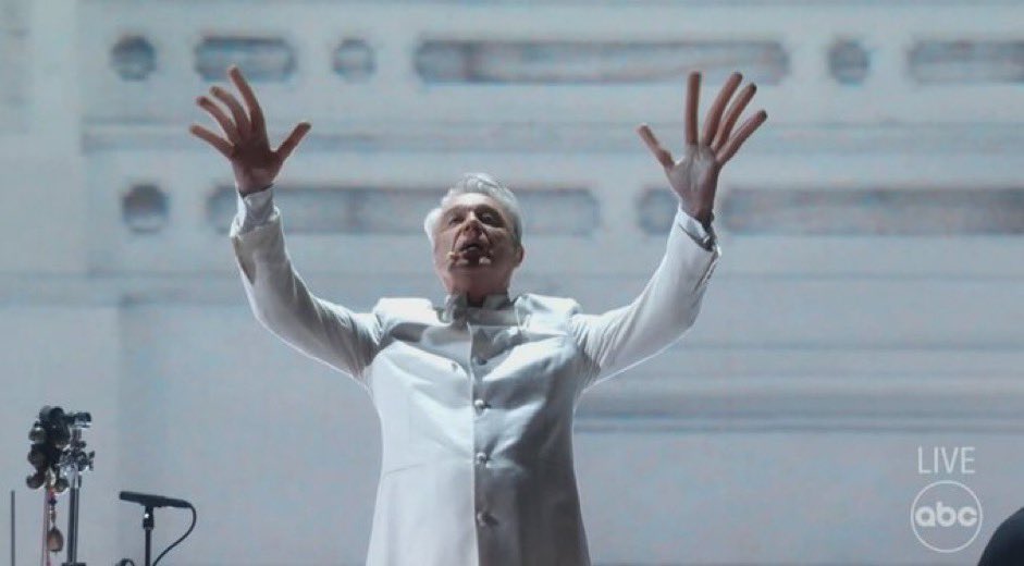 David Byrne Performed at The Oscars with ‘Hot Dog Fingers’ and People Are Freaking Out