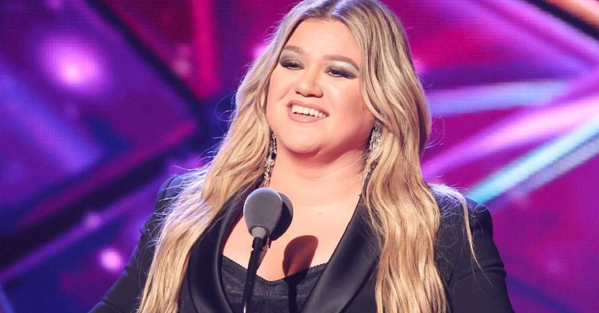 Kelly Clarkson Admits To Spanking Her Children And The Internet Can’t Handle It
