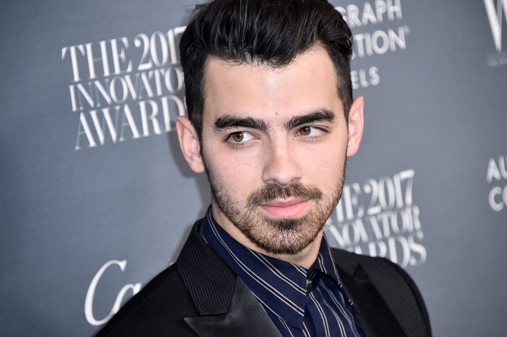 Joe Jonas Pooped In His White Pants While On Stage And I’m Dying Right Now