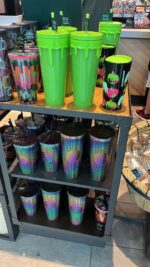 Starbucks is Selling A Green Slime Tumbler That is Giving All The ...