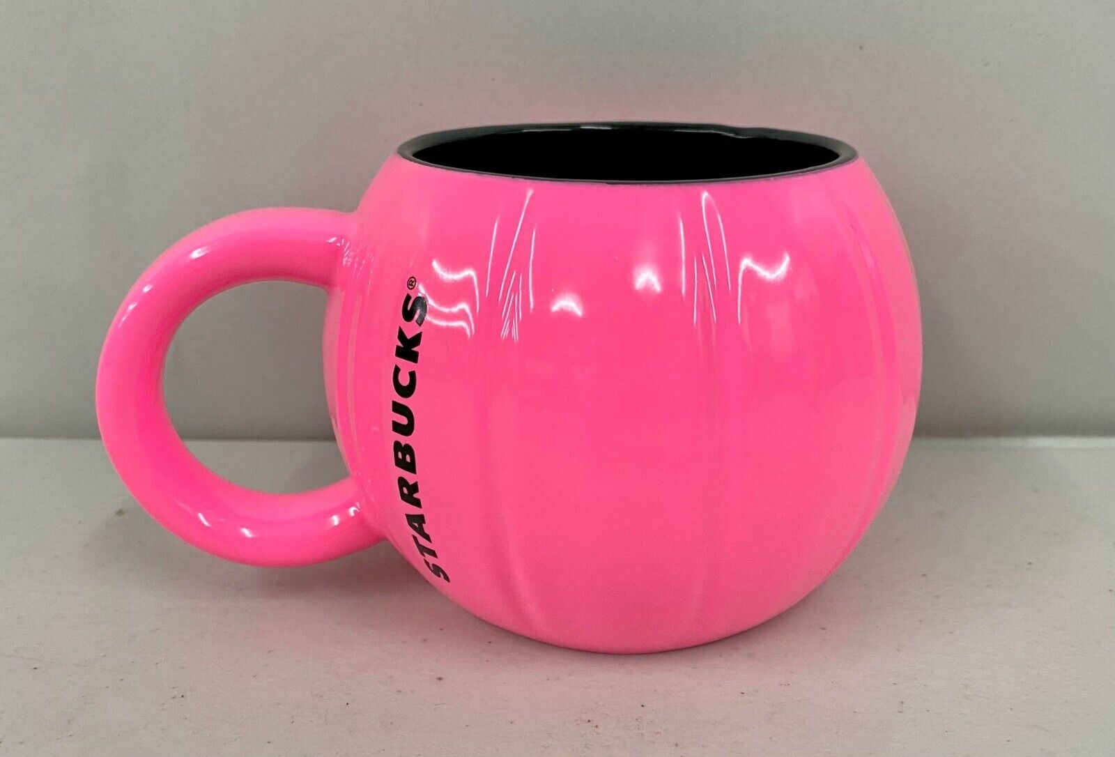 https://cdn.totallythebomb.com/wp-content/uploads/2023/08/starbucks-hot-pink-mug-1.jpeg