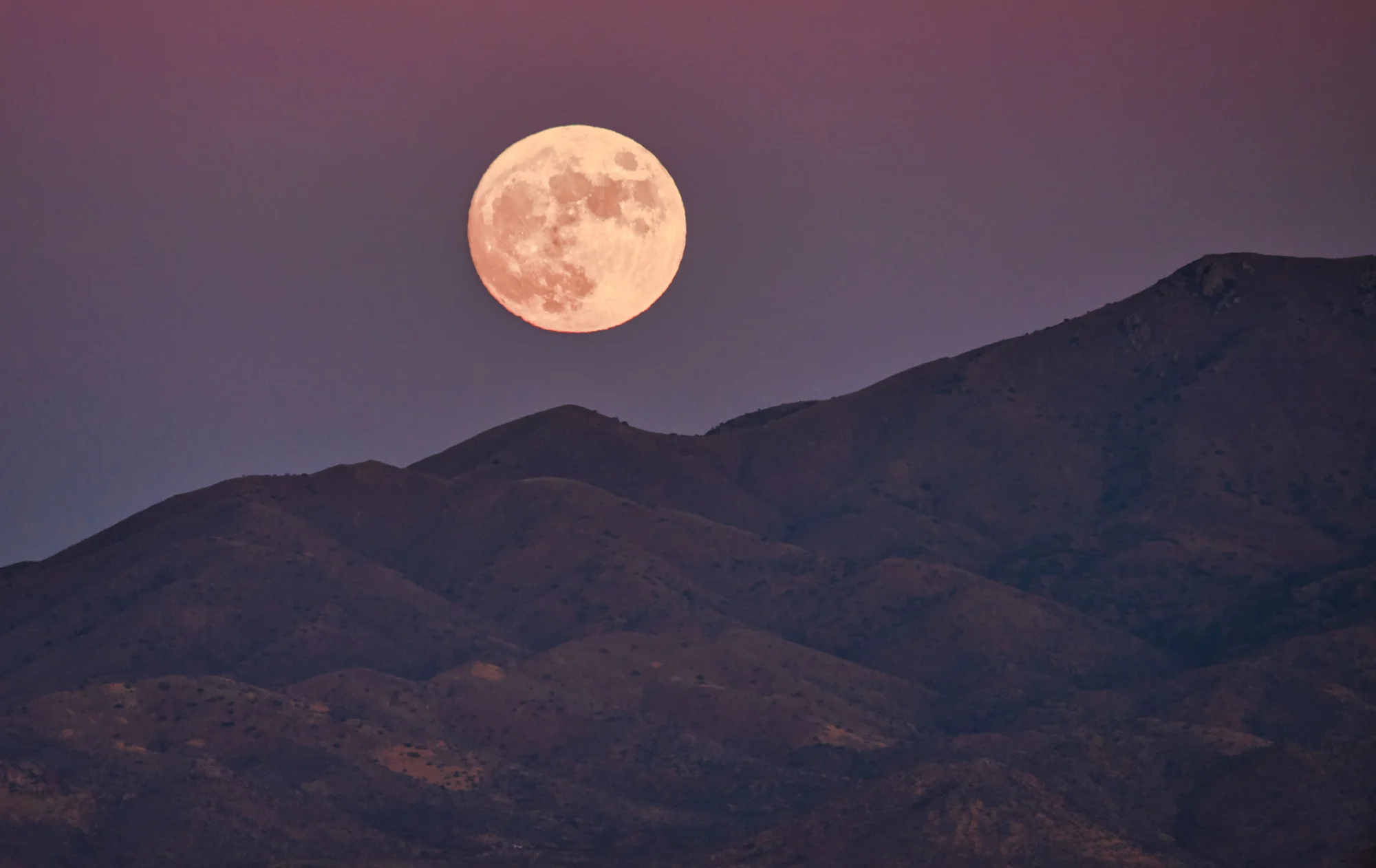 You Will Be Able to See October's Full 'Hunter's Moon' Light Up The Sky