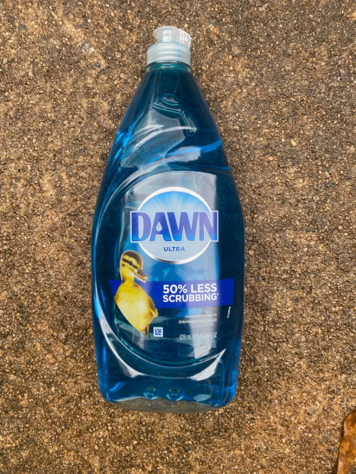 This Dawn Dish Soap Hack Will Get Out Grease, Make Your Whites Whiter ...