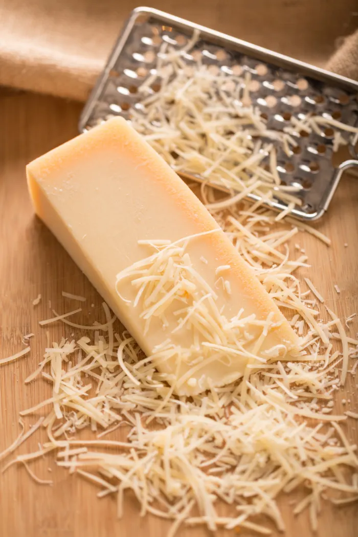 https://cdn.totallythebomb.com/wp-content/uploads/2023/10/grated-cheese-parmesan-cheese.jpg.webp