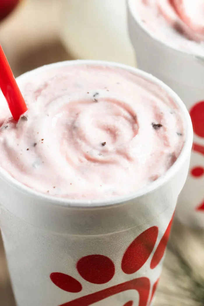 https://cdn.totallythebomb.com/wp-content/uploads/2023/10/peppermint-milkshake-1-1.jpg.webp